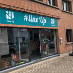 Beachflag-Line-up-Signalétique-extérieure-panokraainem