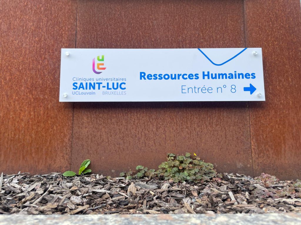 Pré-enseigne - Plaque signalétique - Signalétique intérieure