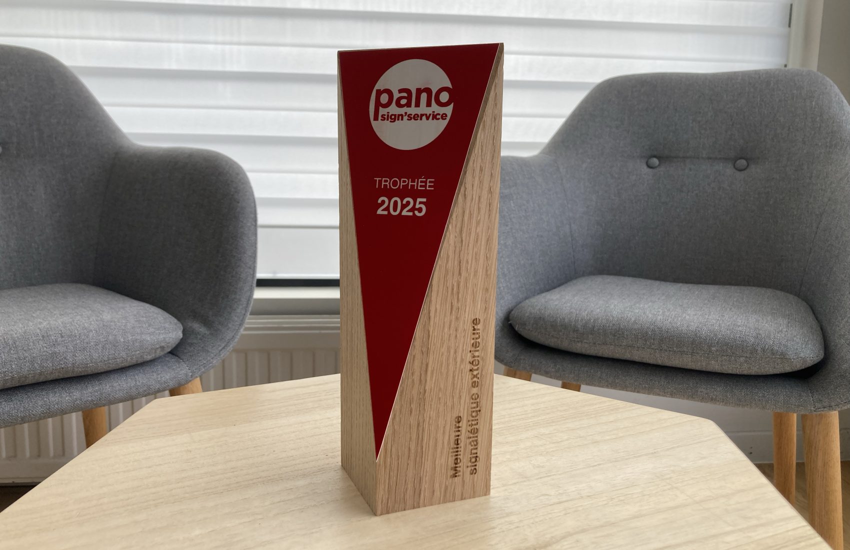 Meilleure signalétique extérieure - Pano group - Totem - panneau publicitaire - Panneau directionnel - Enseigne